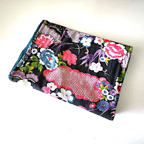 Floral infinity scarf - Picture 3 of 8